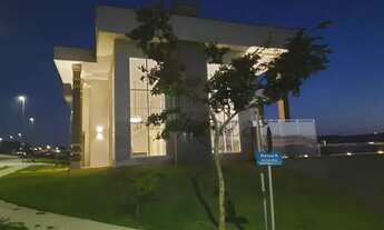 Imagem 6: Casa de condomínio para venda tem 705 metros quadrados com 5 quartos