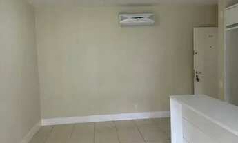 Imagem 12: Apto 3 dormitórios sendo 1 suíte com armários embutidos, split e sacada, bwc suíte complet