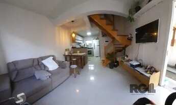 Imagem 2: Casa em Porto Alegre, no bairro Ponta Grossa, com 2 dormitório(s), e 2 banheiros