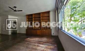 Imagem 6: Cosme Velho! Amplo apartamento com quatro quartos, suíte e vaga na escritura! Oportunidade