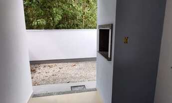 Imagem 7: Sobrado com fundo para área verde, passagem pela lateral e bom espaço de terreno