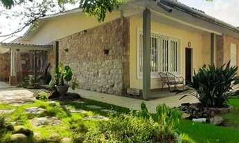 Imagem: Casa com 6 dormitórios perto da praia no