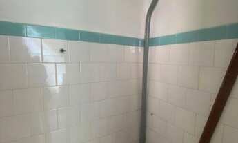 Imagem 2: Apartamento na Santo Antônio, com dois quartos, dependência de empregada, um lance de esca