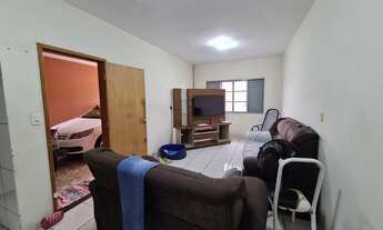 Imagem 2: Casa para venda com 200 metros quadrados com 3 quartos em Residencial Center Ville - Goiân