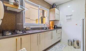 Imagem 7: Casa / 4 Dormitórios / 1 Suíte / 2 Vagas / Vila Ipiranga / Porto Alegre