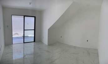 Imagem 6: Apartamento com 2 qts sendo 01 suite, piso porcelanato, poucos metros do mar, por R$ 200 M