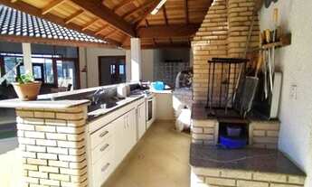 Imagem 3: Casa à venda de 450m², 4 suítes, área gourmet completa e piscina. Locação Também é uma opç