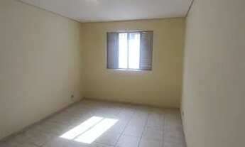 Imagem 2: Linda casa de fundos composto por 1 dormitório amplo, sala, cozinha, banheiro e quintal in