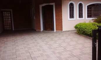 Imagem 2: Casa térrea mobiliada - 3 Dormitórios sendo 1 Suíte + Edícula - Locação 30 meses - Caução