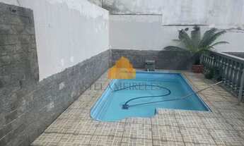 Imagem 4: Casa Espaçosa com Piscina em Rua muito tranquila