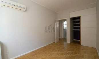 Imagem 2: Apartamento de 2 dormitórios com sacada no Centro