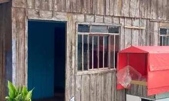 Imagem 3: Casa madeira R$800 janela forró e telhado