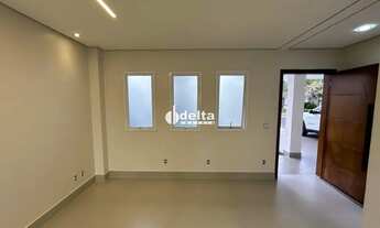 Imagem 4: Casa estilo sobrado em condomínio com 4 quartos sendo 2 suítes disponível para locação no