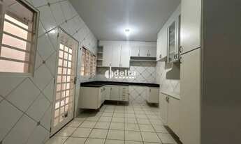 Imagem 15: Casa residencial com 3 quartos sendo 1 suíte, disponível para locação no bairro Jardim Pat