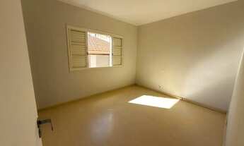 Imagem 6: Imóvel para aluguel possui 225 metros quadrados com 5 quartos