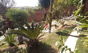 Imagem: Terreno com muito verde e Fonte de Agua