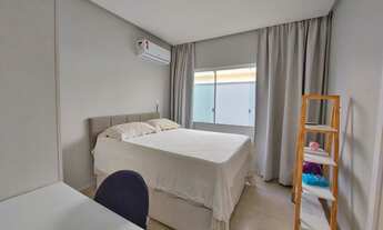 Imagem 2: Casa com 3 Suítes no Condomínio Morada dos Pássaros