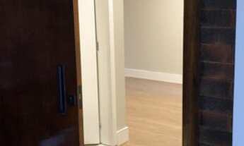 Imagem 5: Casa de condomínio para venda possui 450 metros quadrados com 5 quartos