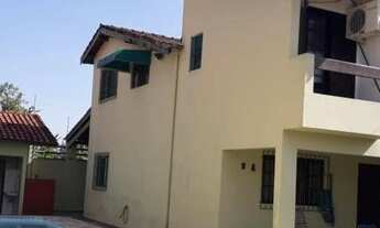 Imagem: Sobrado com piscina à venda no Savoy