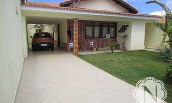 Imagem: Casa com edícula e amplo quintal à venda