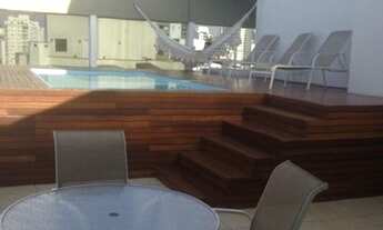 Imagem 2: Cobertura com 447m², andar alto, 5 suítes, varanda com piscina e jacuzzi, 6 banheiros, 4 v