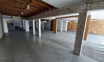 Imagem 2: Prédio comercial com 3 andares e 879 m² de área construída