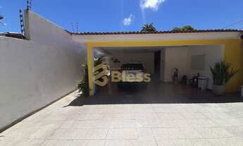 Imagem 3: Casa possuindo 260m² de área construída, divididos em 4 quartos, sendo 3 suítes à venda, C