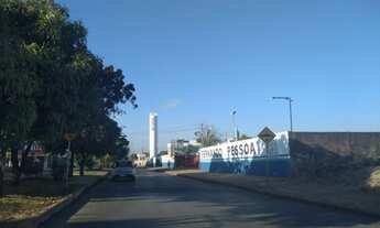 Imagem 6: Terreno céu azul avenida comercial do Colégio militar