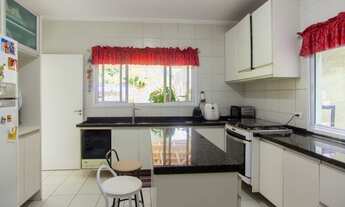 Imagem 2: Belíssima casa de condomínio com 4 dormitórios, 270 m², espaço gourmet e piscina privativa