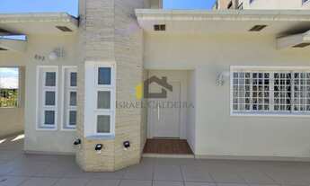 Imagem 2: Linda Casa com 3 dormitórios sendo uma suite master