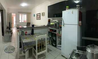 Imagem 3: Casa com 2 quartos, terraço, localização privilegiada próximo a comércios, parada de ônibu