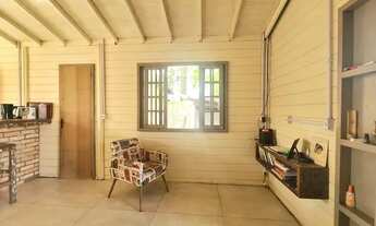 Imagem 2: Casa com 2 dormitórios em madeira de lei em terreno que comporta outra edificação - Campec