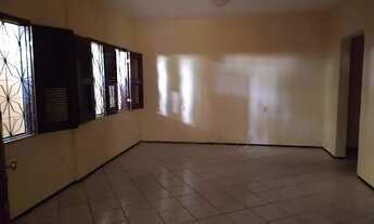 Imagem 5: Casa para venda possui 200 metros quadrados com 3 quartos em Prefeito José Walter - Fortal