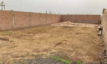 Imagem 6: Terreno 10x25, murado, com portão de elevação, padrão e pronto para construir