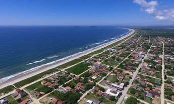 Imagem 4: Lote a venda com uma residência de madeira na Praia do Ervino