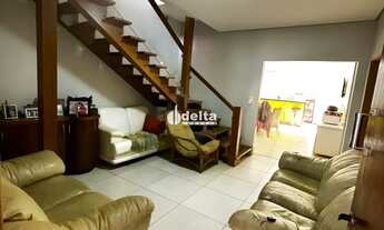 Imagem 2: Casa residencial com 5 quartos e 4 suítes disponível para venda e locação no bairro Jardim