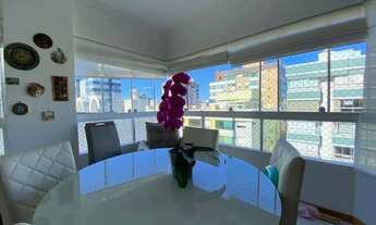 Imagem 4: Apto 03 quartos, suíte, +150m², mobiliado, leste/norte, box para carro. Sacada de frente.