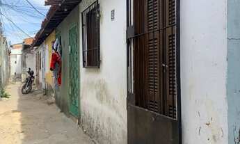 Imagem: Casa pra vender do lado da fábrica de castanha