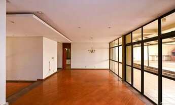 Imagem 4: Sobrado comercial]