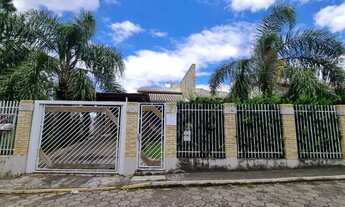 Imagem 4: Casa charmosa e aconchegante no centro de Sombrio, com três quartos