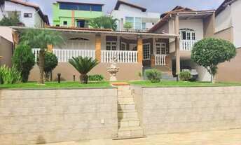 Imagem 2: Casa com estilo colonial em condomínio fechado por R$760.000