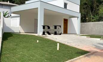 Imagem 2: Casa Alto Padrão em Condomínio Fechado - 3 Suítes e 420m² de Terreno na Cachoeira do Bom J