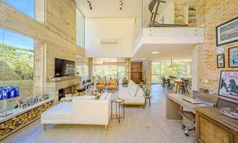 Imagem 2: CASA COM 3 SUÍTES INTEGRADA A NATUREZA