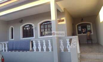 Imagem: Casa Perto da Andromeda, lote inteiro com