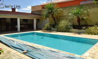 Imagem 2: Bela casa com escritura 704 m² piscina churrasqueira 03 dormitórios jardim árvores frutífe