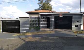 Imagem: Casa para venda tem 300 metros quadrados