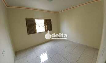 Imagem 6: Apartamento com 2 dormitórios para alugar, 120 m² por R$ 1.800,00/mês - Santa Mônica - Ube