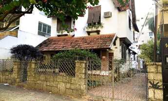 Imagem 3: Casa histórica preservada no coração do Jardim Botânico à venda, com área total de 396 m²