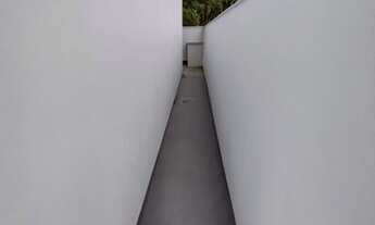 Imagem 3: Sobrado com fundo para área verde, passagem pela lateral e bom espaço de terreno