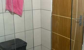 Imagem 2: Casa para venda tem 90 metros quadrados com 2 quartos. Toda reformada